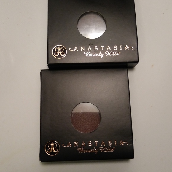 Makeup bundle! - Picture 3 of 4